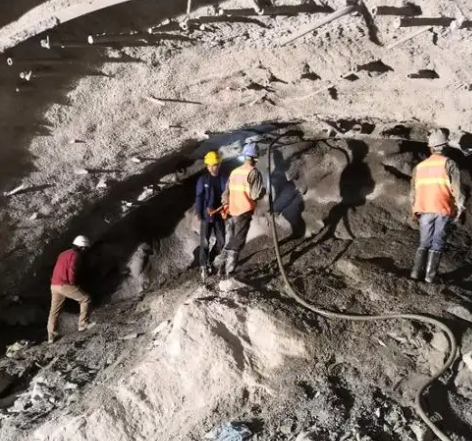 垫江拱顶带模注浆料的施工流程及注意事项